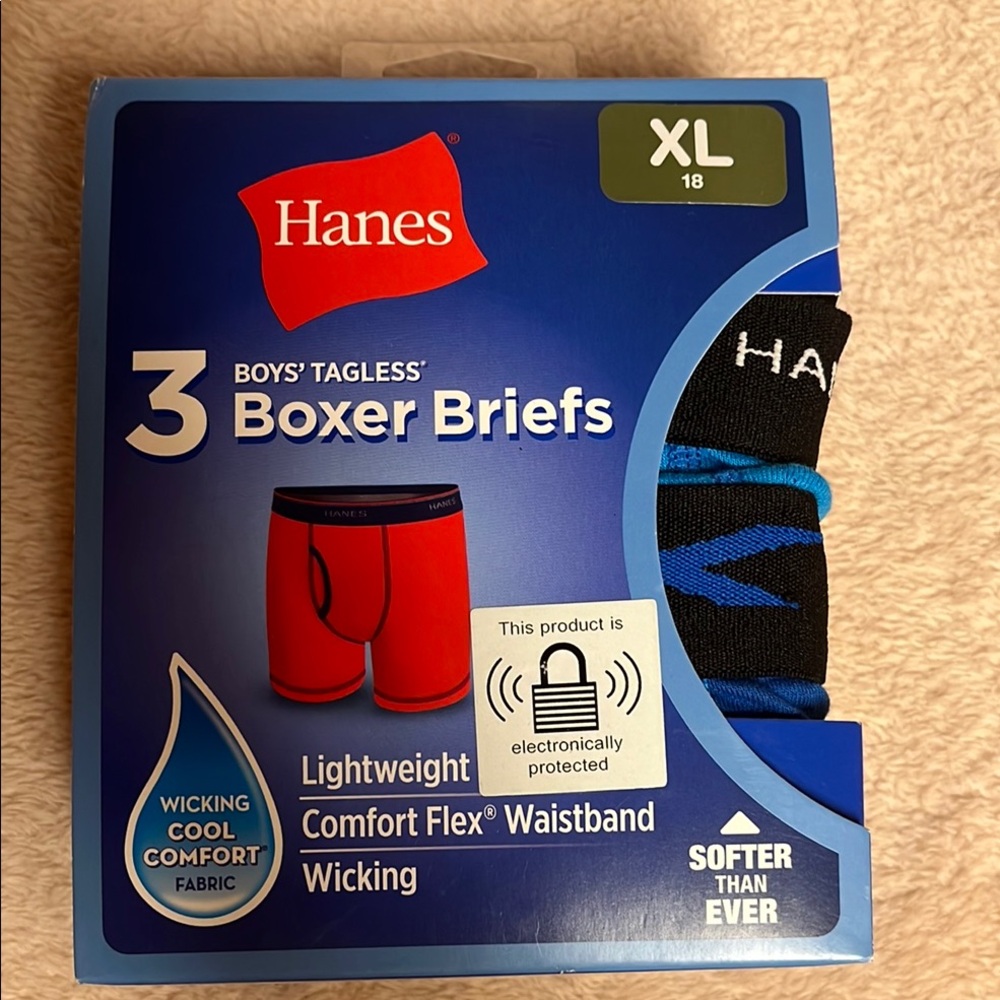 Hanes Boys' Tagless Boxer Briefs - Red and Black‎